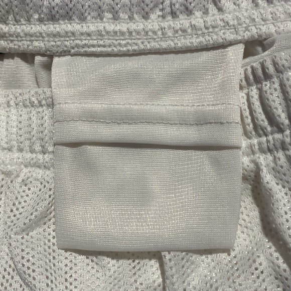 Reebok Athletic Shorts & Matching Reebok Tee Shirt - Picture 4 of 8